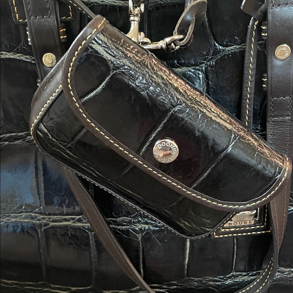 Vintage Dooney & Bourke Croco Embossed Leather Tote - Dark Brown / Black - Picture 2 of 10